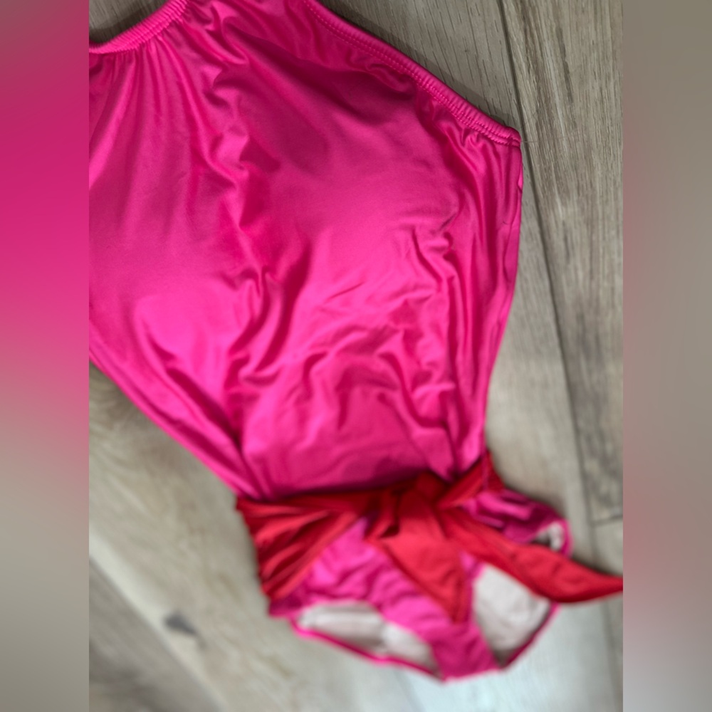 🆕 Hermoza Genevieve One-Piece in Rosa - Picture 5 of 8